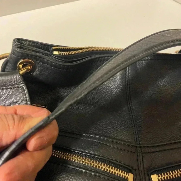 Michael Kors Black Leather Shoulder bag with Gold Hardware Zipper - Picture 4 of 16